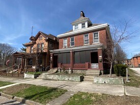 138 E Lincoln St in Columbus, OH - Building Photo