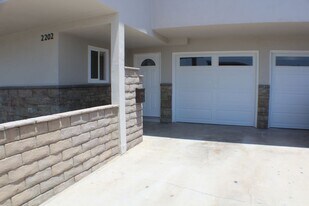 2202 Phelan Ln, Unit Home in Redondo Beach, CA - Building Photo