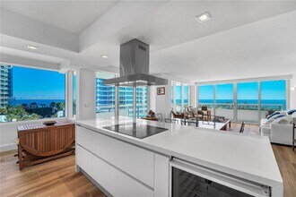 400 S Pointe Dr in Miami Beach, FL - Foto de edificio - Building Photo