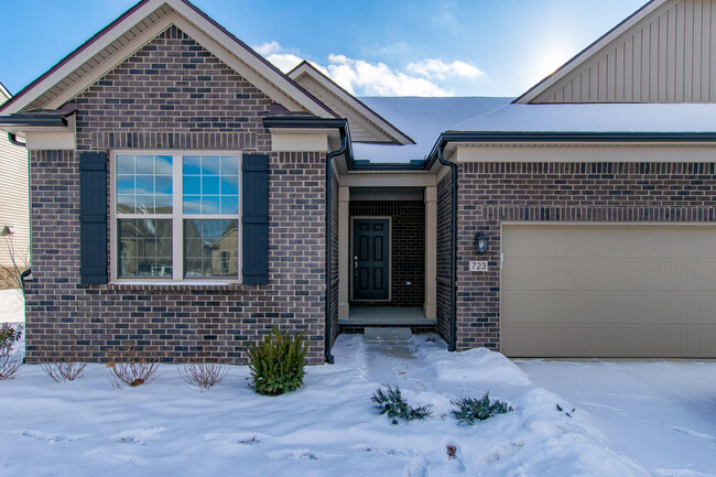 property at 723 W Spaniel Dr