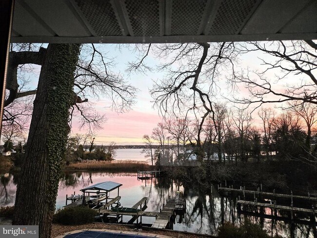 355 Sturtons Ln in Pasadena, MD - Building Photo - Building Photo