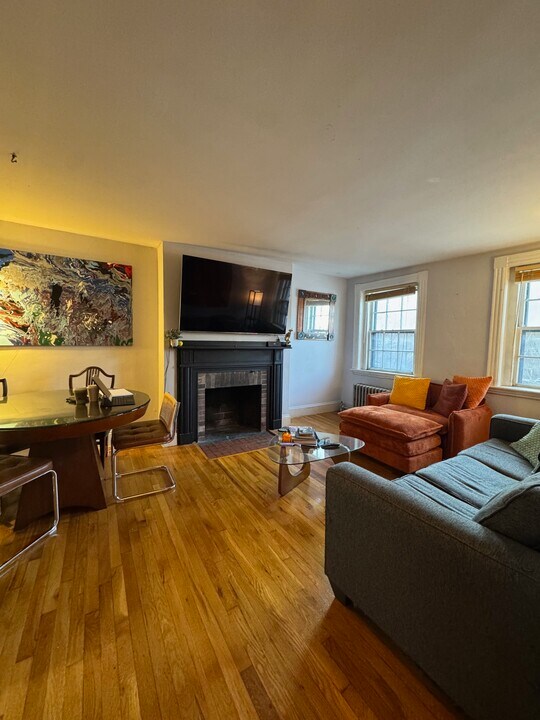 8 Lindall Pl, Unit 3 in Boston, MA - Building Photo