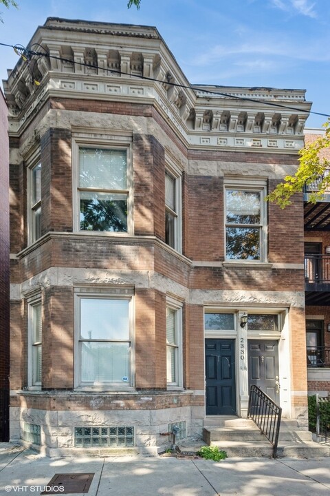 2330 N Greenview Ave in Chicago, IL - Building Photo