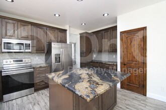 563 E Krista Way in Tempe, AZ - Building Photo - Building Photo