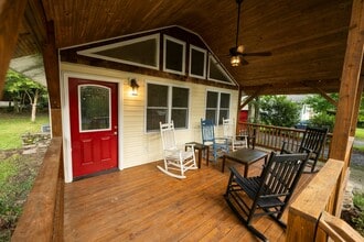 809 Montreat Rd in Black Mountain, NC - Building Photo - Building Photo