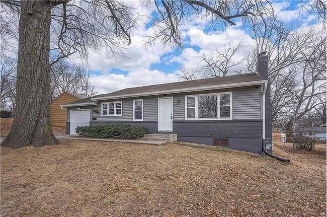 property at 7405 Glenwood Ln