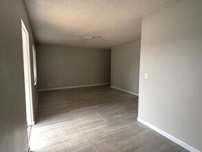 7635 SW 10th St in North Lauderdale, FL - Building Photo - Building Photo