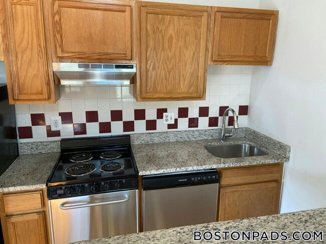 8 Shepard St in Boston, MA - Building Photo - Building Photo
