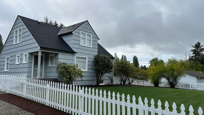 property at 810 S Bay Rd NE