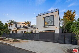 12672 Stanwood Dr in Los Angeles, CA - Building Photo - Building Photo