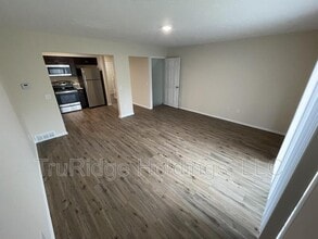 4757 Ledgewood Dr in Medina, OH - Foto de edificio - Building Photo