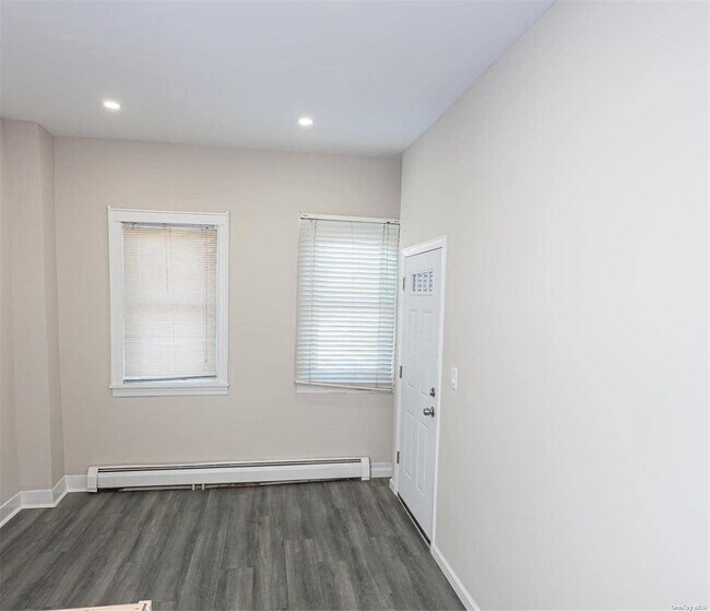 61-38 164th St in Queens, NY - Building Photo - Building Photo