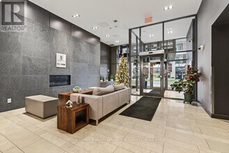 313-1940 Ironstone Dr in Burlington, ON - Building Photo - Building Photo