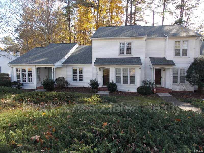 120 Greenmont Ln in Cary, NC - Foto de edificio