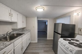 823 Cumberland Dr in Clarksville, TN - Building Photo - Building Photo