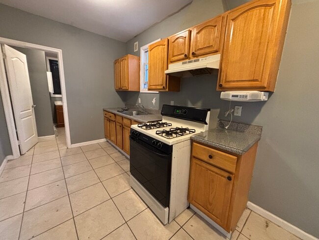 439 Marshall St, Unit 2 in Elizabeth, NJ - Foto de edificio - Building Photo