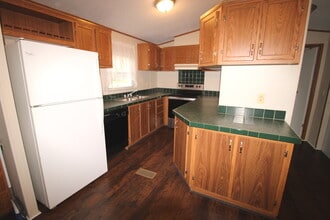121 Turtle Cove Dr in Hubert, NC - Building Photo - Building Photo