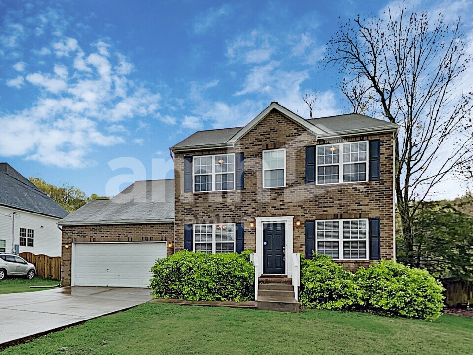 1564 Laurel Ledge Dr in La Vergne, TN - Building Photo