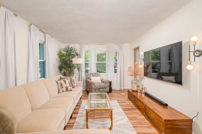 property at 1426 Oak St