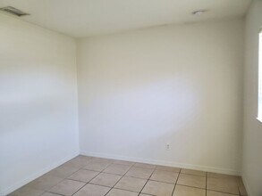 Ready 05/10/2026!!! FIRST MONTH FREE!!!, Unit 4829 28th St SW in Lehigh Acres, FL - Foto de edificio - Building Photo
