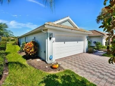 8693 Querce Ct in Naples, FL - Building Photo