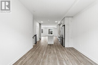 12 Mermot Ln in Markham, ON - Building Photo - Building Photo