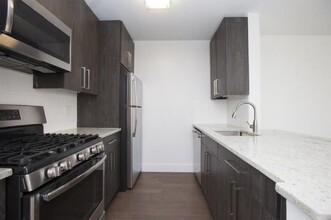 375 S End Ave in New York, NY - Building Photo - Building Photo