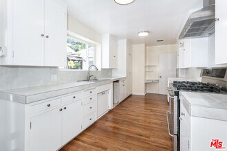 1129 Roscomare Rd in Los Angeles, CA - Building Photo - Building Photo