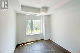 8 Beverley Glen Blvd in Vaughan, ON - Building Photo - Building Photo