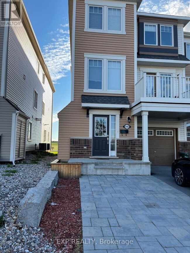 property at 916 Fameflower St