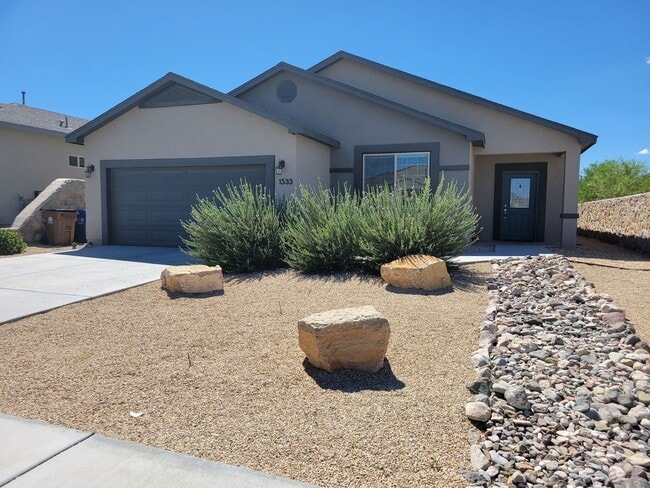 1533 Lenox Ave in Las Cruces, NM - Foto de edificio - Building Photo
