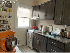 2 Forest St, Unit 4 in Cambridge, MA - Foto de edificio - Building Photo