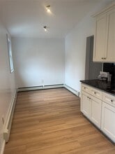 21 Continental Pl in Glen Cove, NY - Building Photo - Building Photo