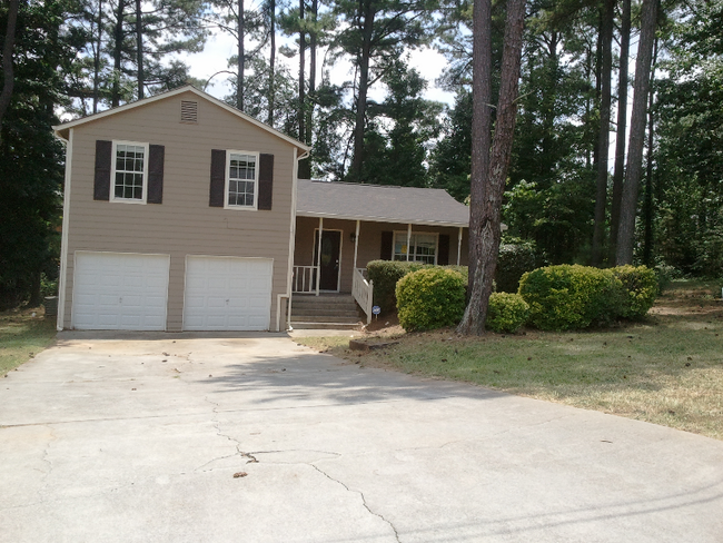 property at 656 Longbow Ct