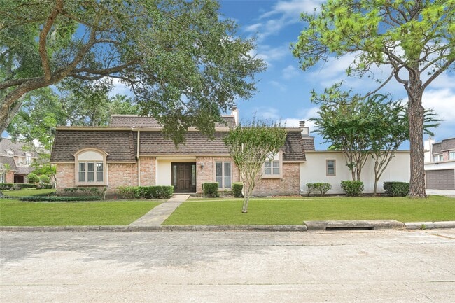 property at 2803 Camelot Ln