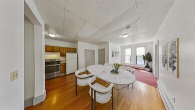 1552 Tremont St, Unit 3R in Boston, MA - Building Photo - Building Photo