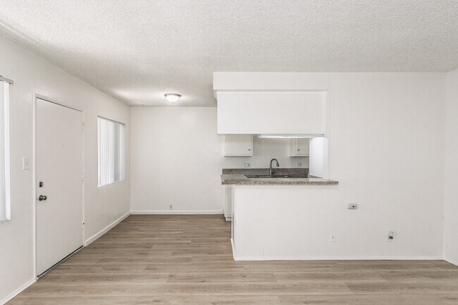 768 Gaviota Ave. in Long Beach, CA - Foto de edificio - Interior Photo