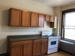 2000 W Addison St in Chicago, IL - Foto de edificio - Building Photo