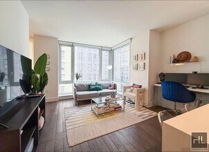 448 Broome St in New York, NY - Building Photo - Building Photo