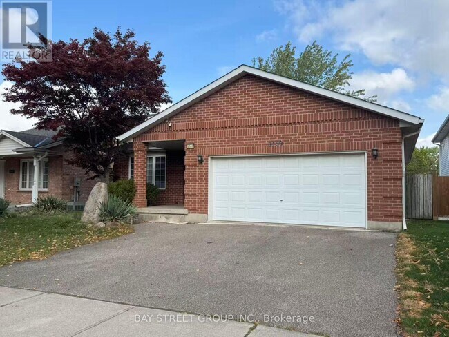 8189 Harvest Crescent in Niagara Falls, ON - Building Photo - Building Photo