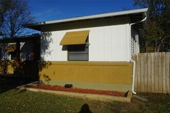 2121 N Hickory St in Sherman, TX - Building Photo - Building Photo