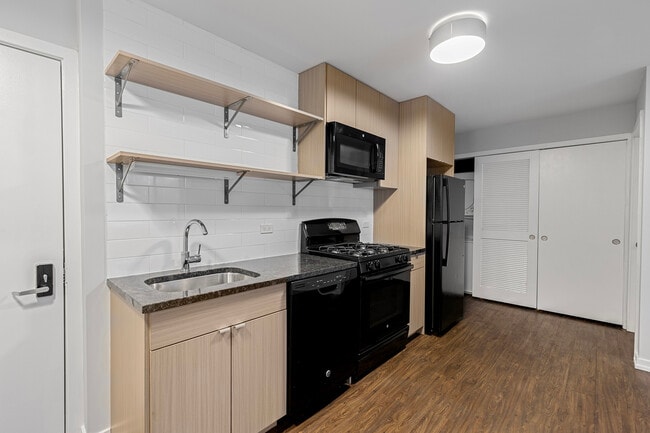 6134 N Kenmore Ave in Chicago, IL - Building Photo - Building Photo