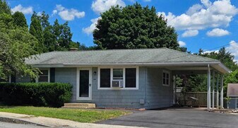384 Huse Rd in Manchester, NH - Building Photo