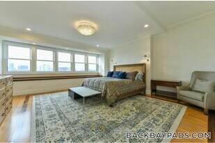 214 Beacon St, Unit 3 in Boston, MA - Building Photo