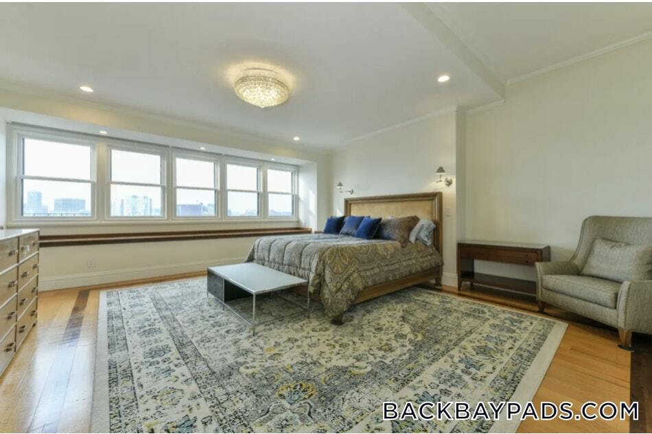 214 Beacon St, Unit 3 in Boston, MA - Building Photo