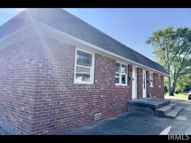 property at 1003 W Kickapoo St