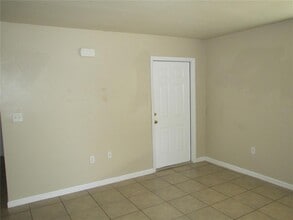 464 Hippel St in Port Charlotte, FL - Building Photo - Building Photo