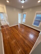 83 Chelsea St in Boston, MA - Foto de edificio - Building Photo