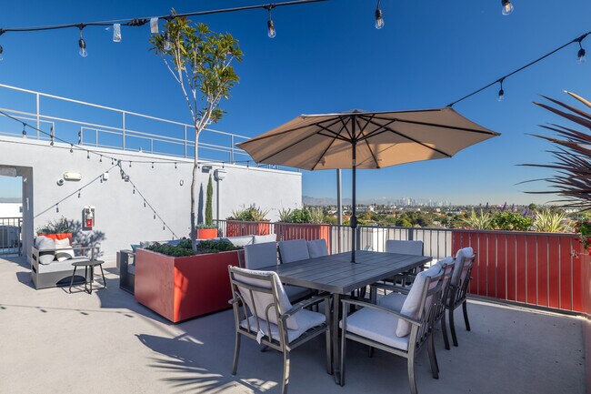 Cloud Nine in Los Angeles, CA - Foto de edificio - Building Photo