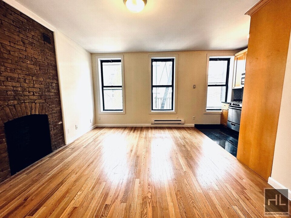 MOTT STREET in New York, NY - Building Photo